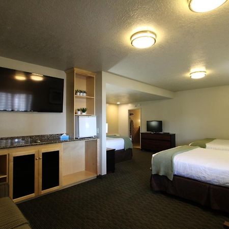 Dinosaur Inn & Suites Vernal Exterior photo