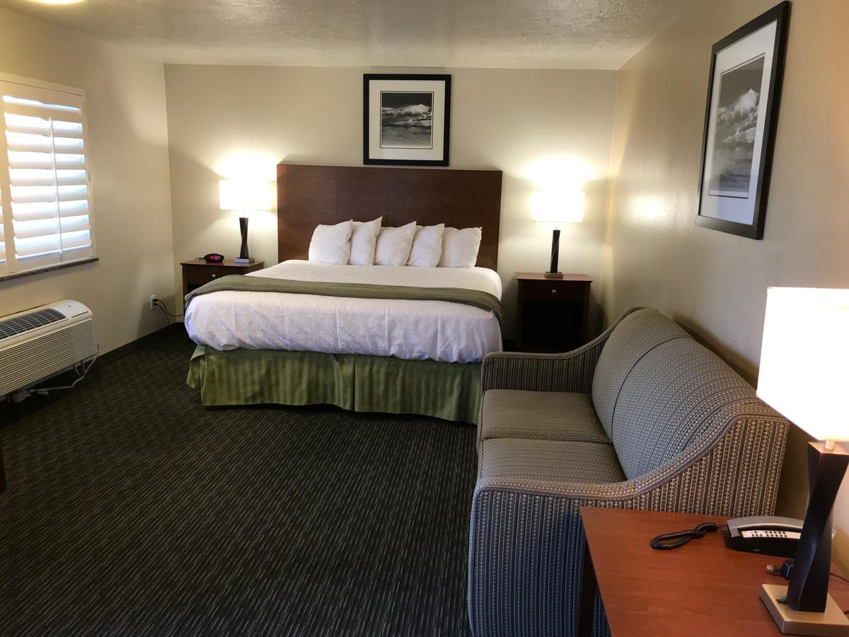 Dinosaur Inn & Suites Vernal Exterior photo